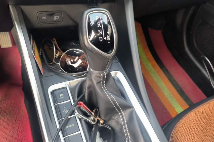 Used Geely Auto Vision X3 2020 1.5L CVT Elite Edition Gear Lever