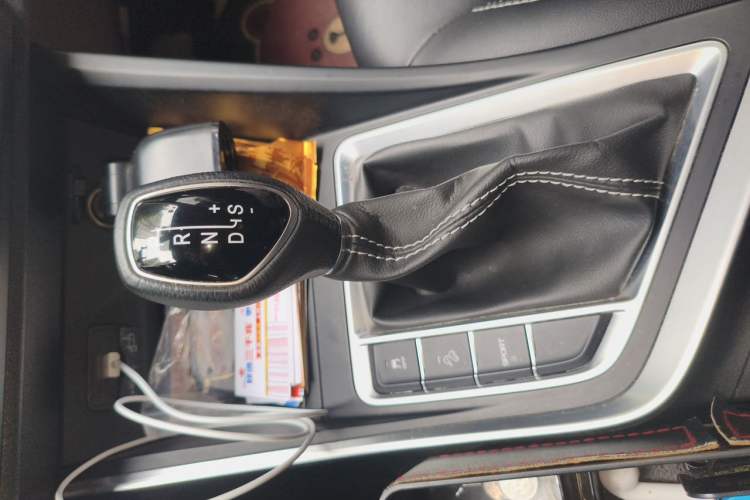 Used Geely Auto Vision X3 2020 1.5L CVT Luxury Model Gear Lever