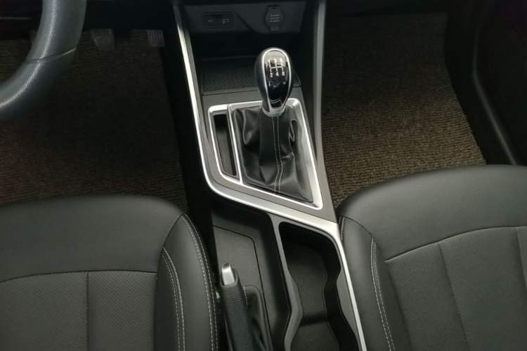 Used Geely Auto Vision X3 2020 1.5L Manual Elite Edition Gear Lever