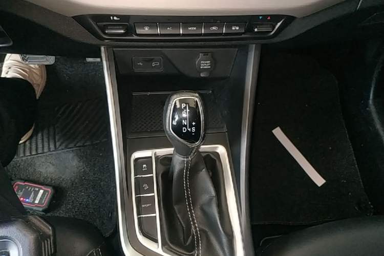 Used Geely Auto Vision X3 2020 1.5L CVT Luxury Model Gear Lever