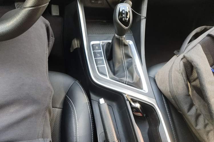 Used Geely Auto Vision X3 2020 1.5L CVT Elite Edition Gear Lever