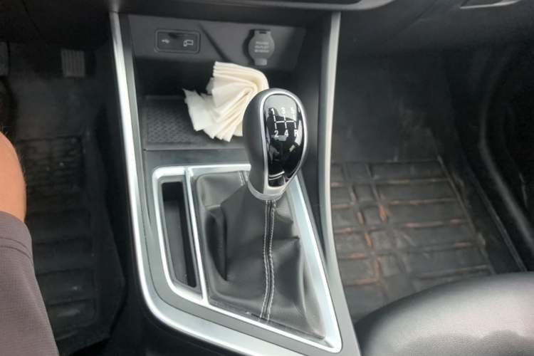 Used Geely Auto Vision X3 2020 1.5L Manual Luxury Edition Gear Lever