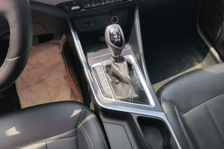 Used Geely Auto Vision X3 2020 1.5L CVT Luxury Model Gear Lever