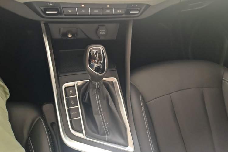 Used Geely Auto Vision X3 2020 1.5L CVT Luxury Model Gear Lever
