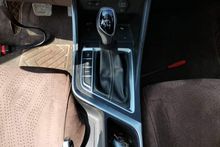 Used Geely Auto Vision X3 2020 1.5L CVT Luxury Model Gear Lever