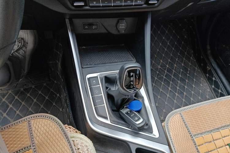 Used Geely Auto Vision X3 2020 1.5L CVT Elite Edition Gear Lever