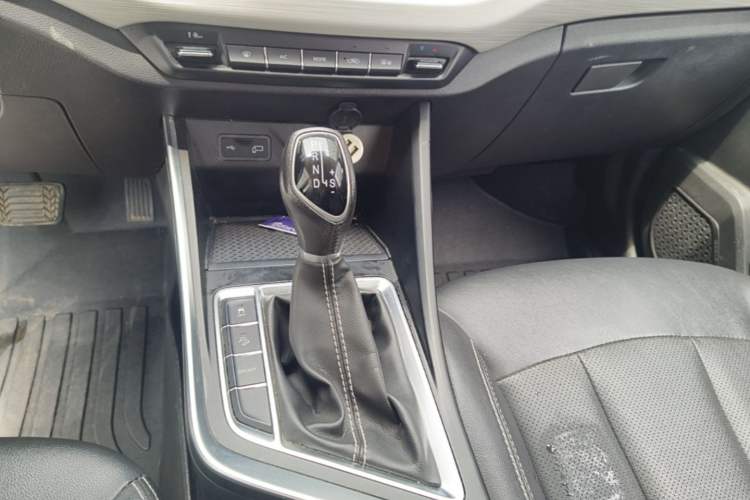Used Geely Auto Vision X3 2020 1.5L CVT Elite Edition Gear Lever