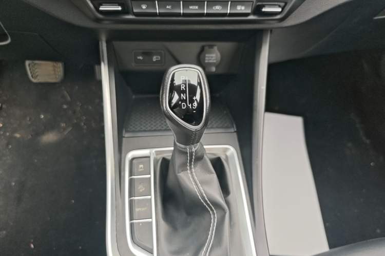 Used Geely Auto Vision X3 2020 1.5L CVT Luxury Model Gear Lever