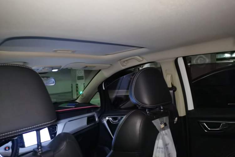 Used Geely Auto Vision X3 2020 1.5L CVT Luxury Model Headliner