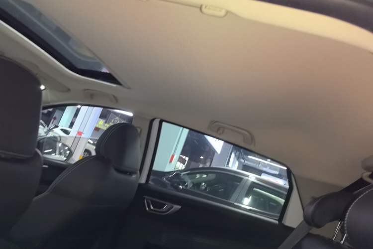 Used Geely Auto Vision X3 2020 1.5L CVT Luxury Model Headliner