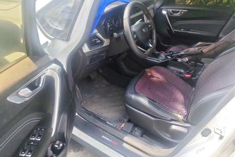 Used Geely Auto Vision X3 2020 1.5L CVT Elite Edition Interior 3