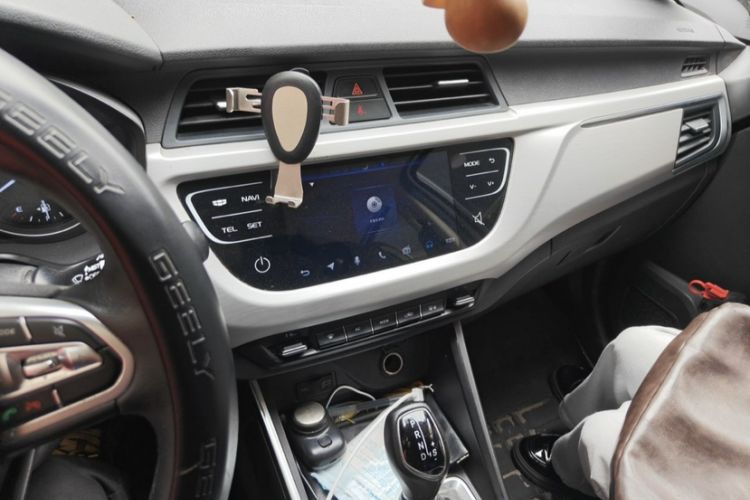 Used Geely Auto Vision X3 2020 1.5L CVT Luxury Model Interior 3