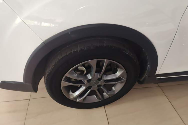 Used Geely Auto Vision X3 2020 1.5L CVT Elite Edition Left Front Wheel Hub