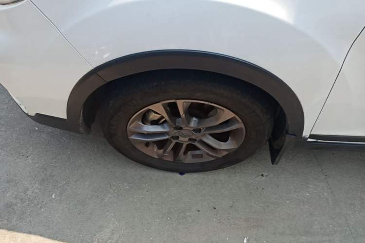 Used Geely Auto Vision X3 2020 1.5L CVT Elite Edition Left Front Wheel Hub