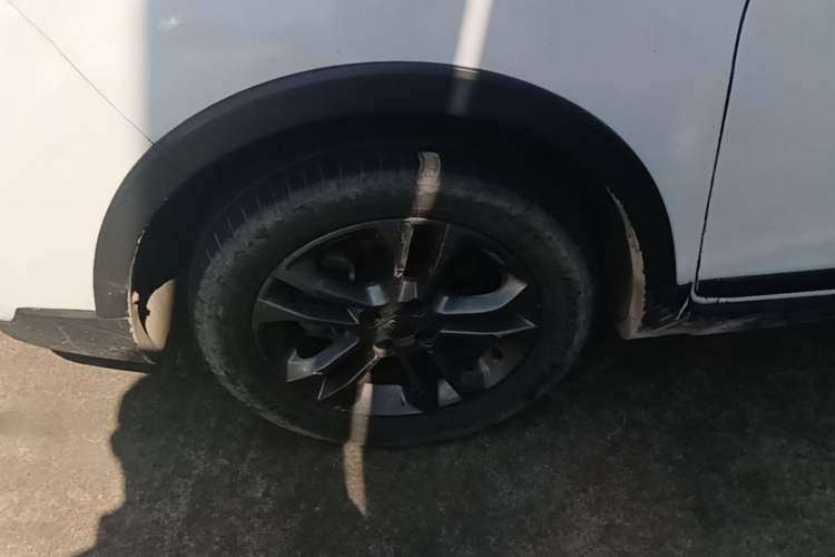 Used Geely Auto Vision X3 2020 1.5L Manual Elite Edition Left Front Wheel Hub
