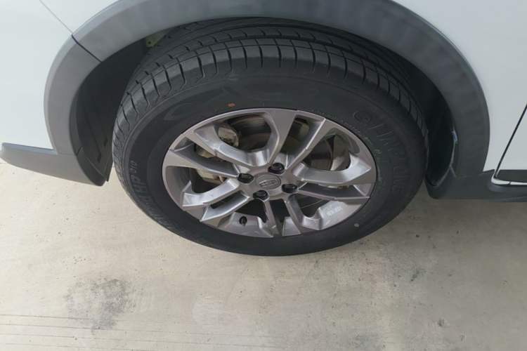 Used Geely Auto Vision X3 2020 1.5L Manual Elite Edition Left Front Wheel Hub