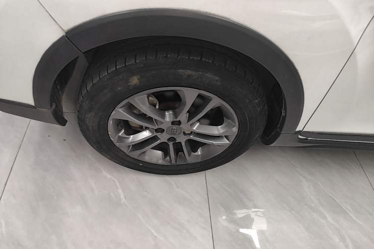 Used Geely Auto Vision X3 2020 1.5L Manual Elite Edition Left Front Wheel Hub