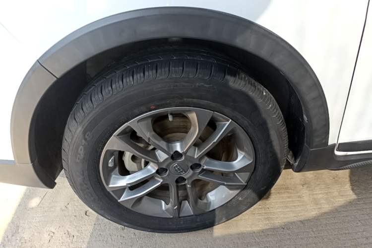 Used Geely Auto Vision X3 2020 1.5L Manual Elite Edition Left Front Wheel Hub
