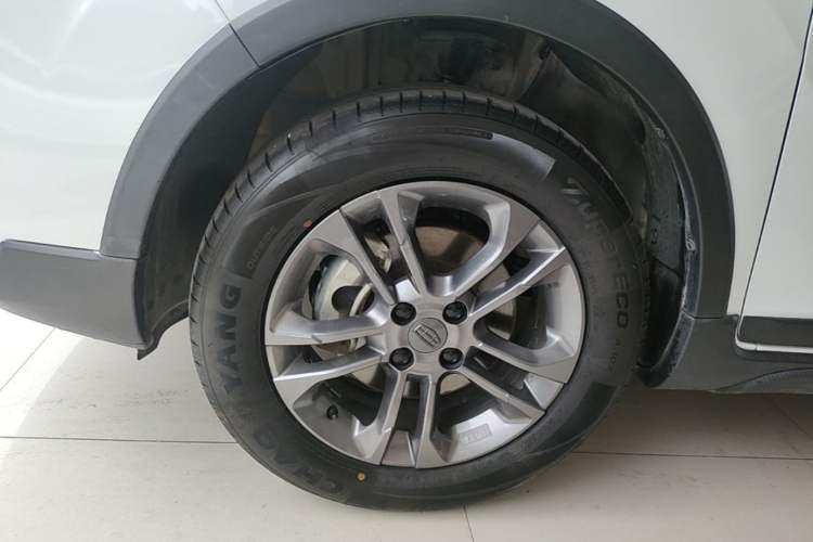 Used Geely Auto Vision X3 2020 1.5L Manual Elite Edition Left Front Wheel Hub