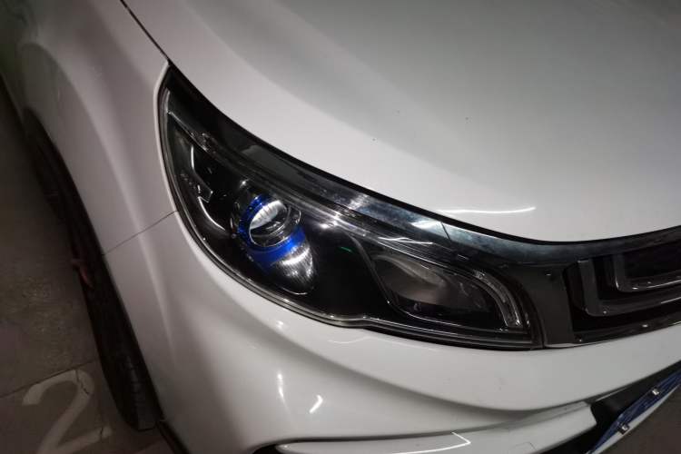 Used Geely Auto Vision X3 2020 1.5L CVT Luxury Model Right Front Headlight