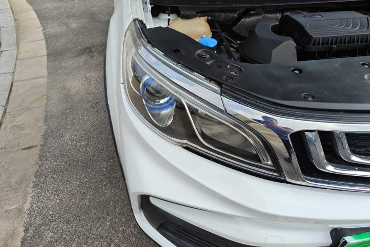 Used Geely Auto Vision X3 2020 1.5L CVT Luxury Model Right Front Headlight