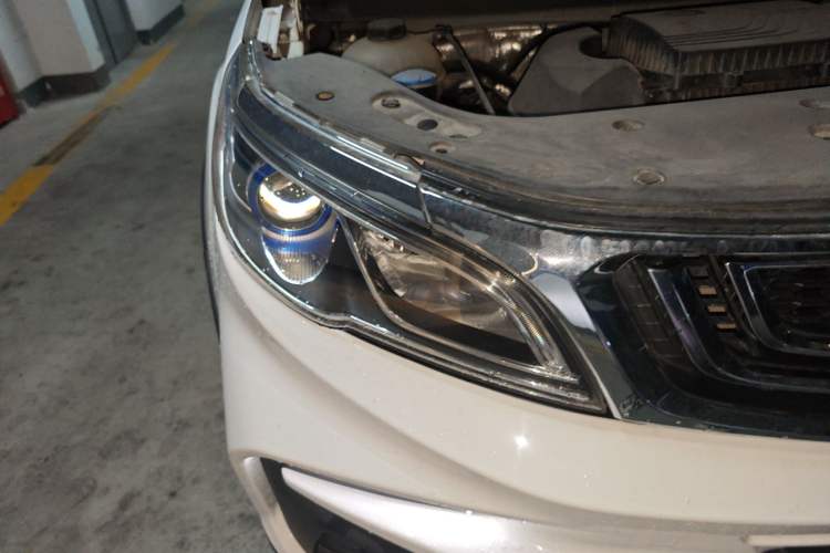 Used Geely Auto Vision X3 2020 1.5L CVT Luxury Model Right Front Headlight