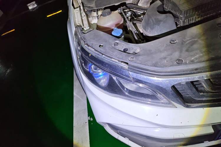 Used Geely Auto Vision X3 2020 1.5L CVT Luxury Model Right Front Headlight