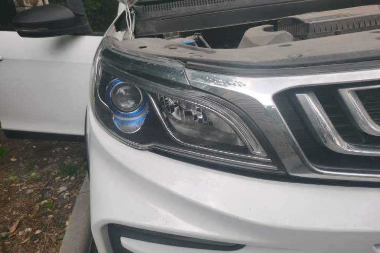 Used Geely Auto Vision X3 2020 1.5L CVT Luxury Model Right Front Headlight