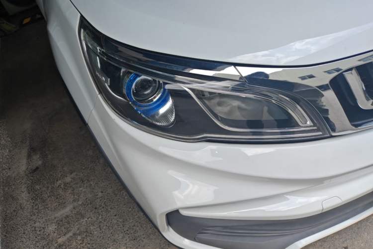 Used Geely Auto Vision X3 2020 1.5L CVT Luxury Model Right Front Headlight