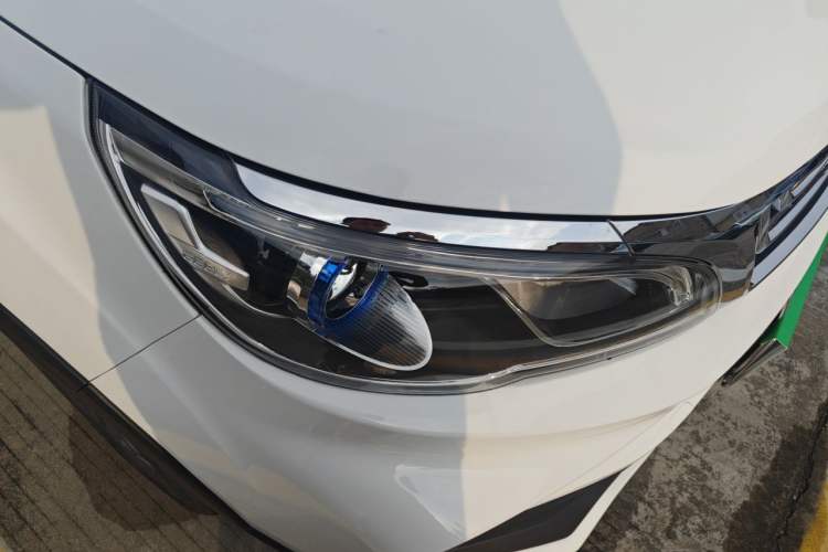 Used Geely Auto Vision X3 2020 1.5L CVT Luxury Model Right Front Headlight