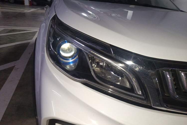 Used Geely Auto Vision X3 2020 1.5L CVT Luxury Model Right Front Headlight
