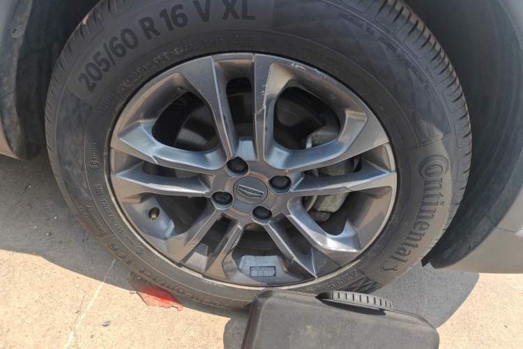 Used Geely Auto Vision X3 2020 1.5L CVT Luxury Model Right Front Wheel Hub