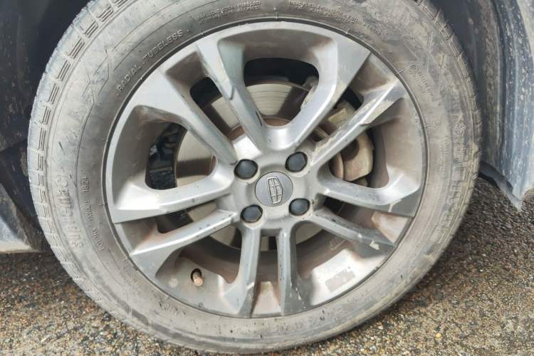 Used Geely Auto Vision X3 2020 1.5L CVT Luxury Model Right Front Wheel Hub