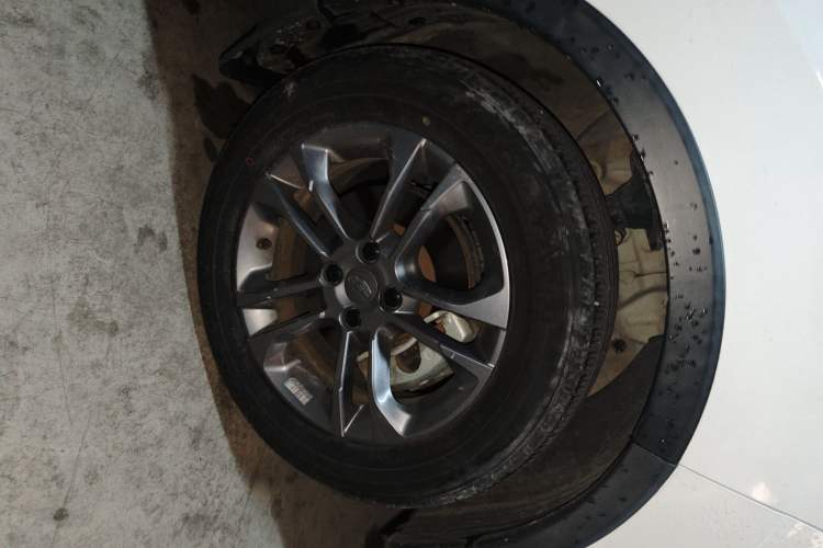 Used Geely Auto Vision X3 2020 1.5L CVT Luxury Model Right Front Wheel Hub