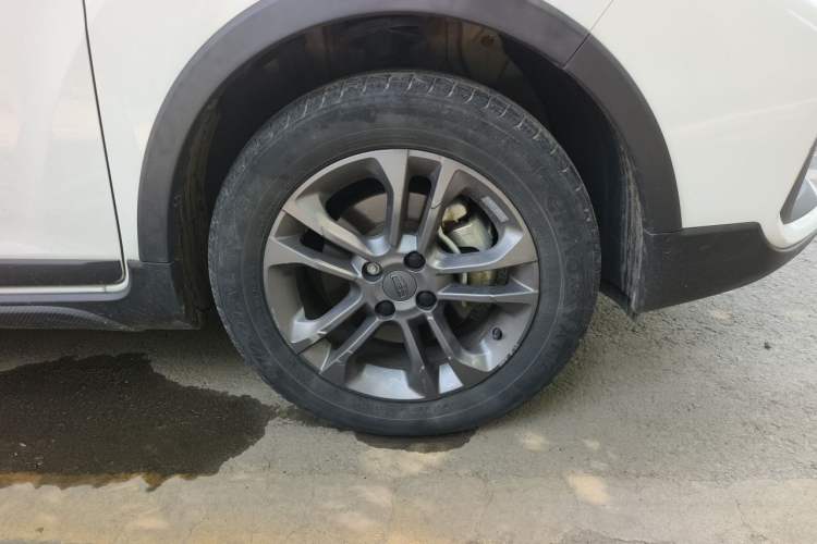 Used Geely Auto Vision X3 2020 1.5L CVT Luxury Model Right Front Wheel Hub