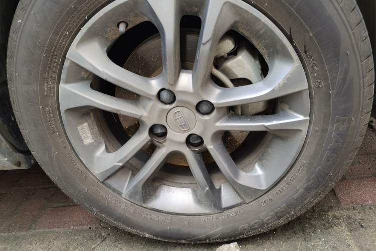 Used Geely Auto Vision X3 2020 1.5L CVT Elite Edition Right Front Wheel Hub