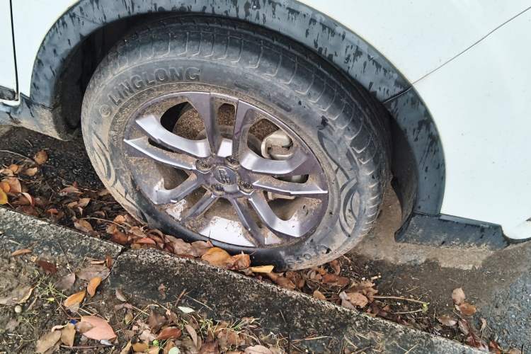 Used Geely Auto Vision X3 2020 1.5L Manual Elite Edition Right Front Wheel Hub