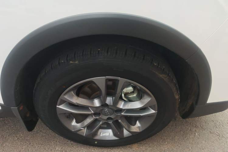 Used Geely Auto Vision X3 2020 1.5L CVT Luxury Model Right Front Wheel Hub