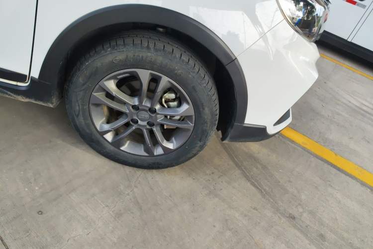 Used Geely Auto Vision X3 2020 1.5L Manual Elite Edition Right Front Wheel Hub