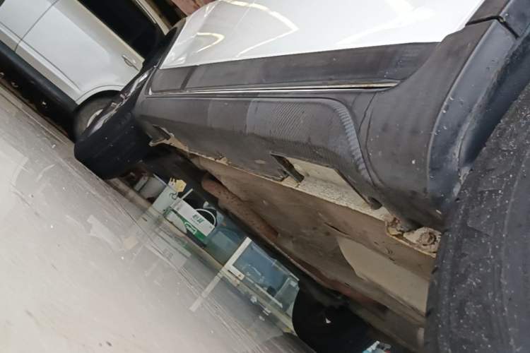 Used Geely Auto Vision X3 2020 1.5L CVT Luxury Model Right Side Sill