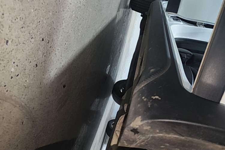 Used Geely Auto Vision X3 2020 1.5L CVT Luxury Model Right Side Sill