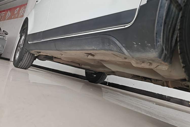 Used Geely Auto Vision X3 2020 1.5L CVT Luxury Model Right Side Sill
