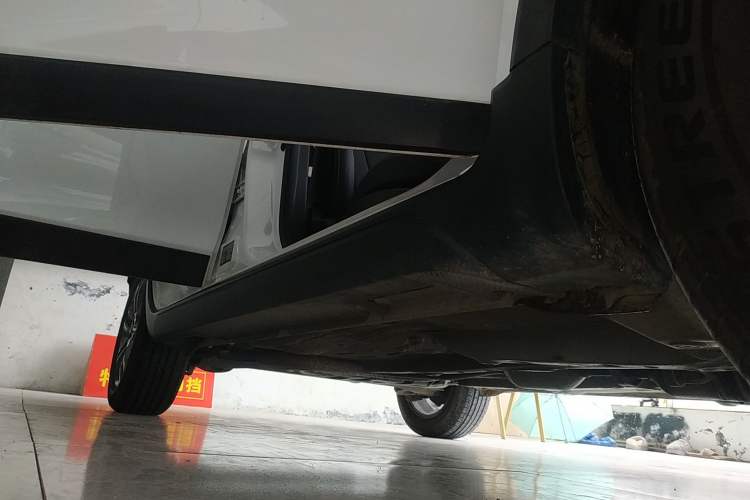 Used Geely Auto Vision X3 2020 1.5L CVT Luxury Model Right Side Sill