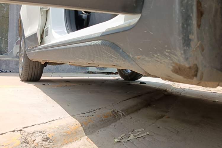 Used Geely Auto Vision X3 2020 1.5L CVT Luxury Model Right Side Sill