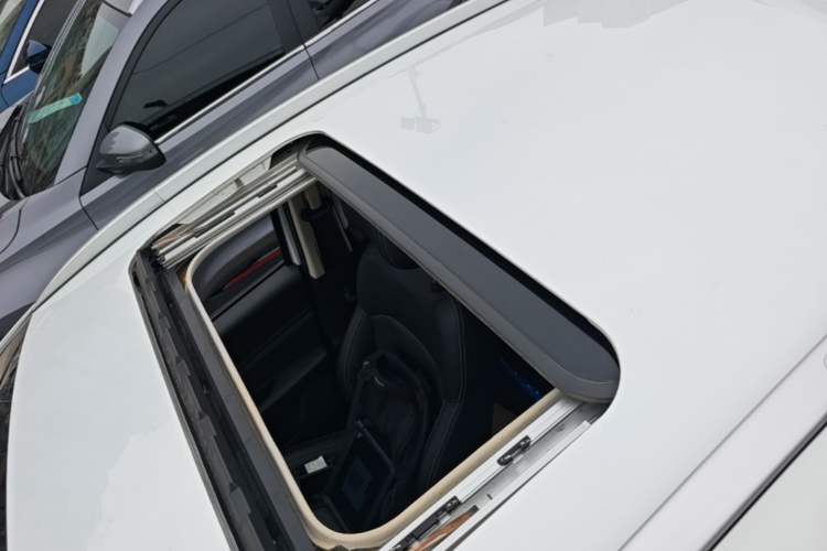 Used Geely Auto Vision X3 2020 1.5L CVT Luxury Model Roof