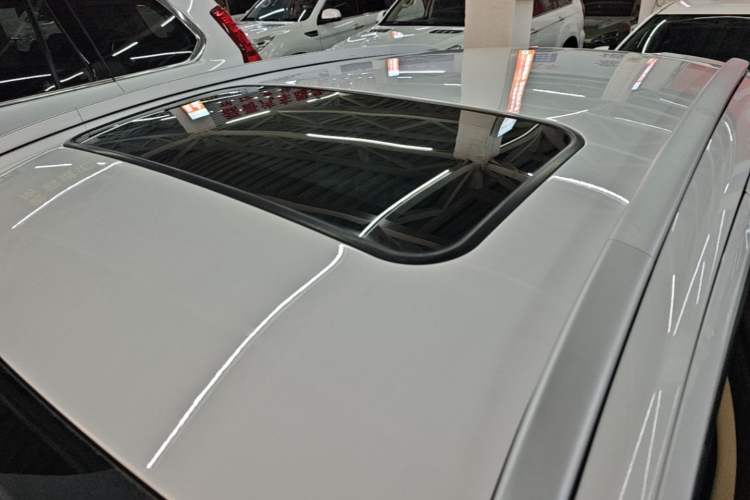 Used Geely Auto Vision X3 2020 1.5L CVT Luxury Model Roof