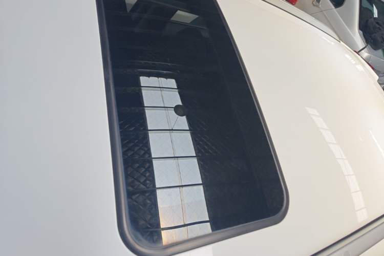 Used Geely Auto Vision X3 2020 1.5L CVT Luxury Model Roof