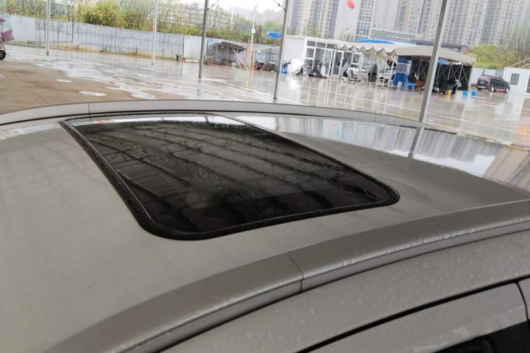 Used Geely Auto Vision X3 2020 1.5L CVT Luxury Model Roof