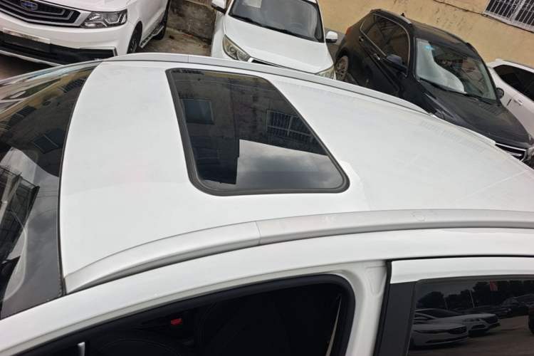 Used Geely Auto Vision X3 2020 1.5L CVT Luxury Model Roof