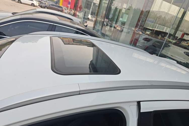 Used Geely Auto Vision X3 2020 1.5L CVT Luxury Model Roof
